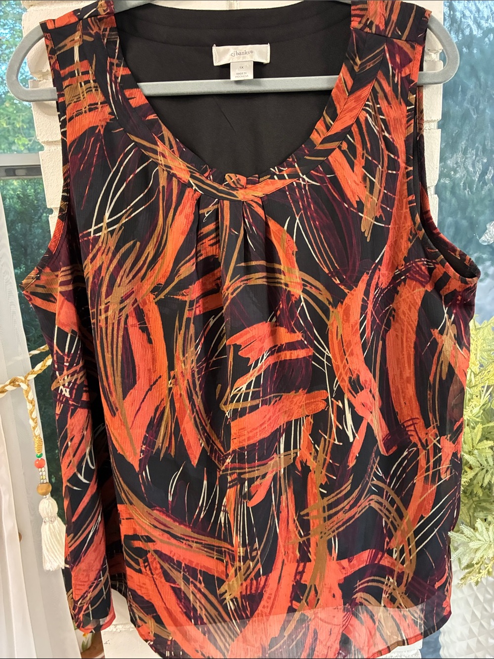 Chaus Sleeveless V-Neck Brushstroke Print Camisole in Orange and Black